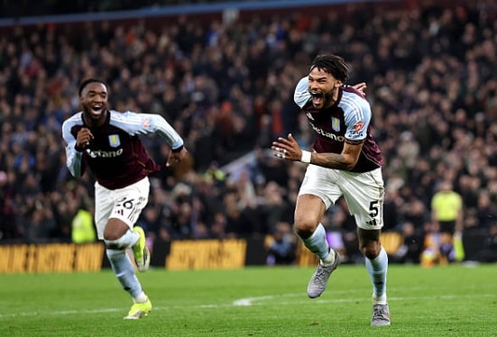 Aston Villa giành chiến thắng nghẹt thở trước Brighton.