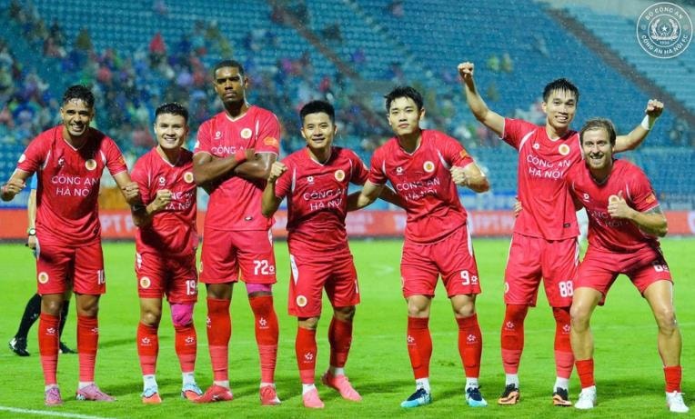 Quang Hải xứng đáng với chiếc băng thủ quân trên tay.