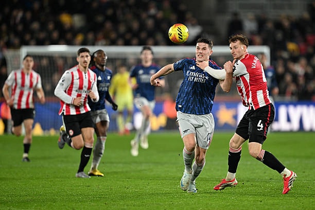 Arsenal đánh mất lợi thế dẫn bàn trong hiệp hai