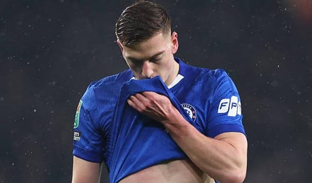 Liam Delap cần tìm lại bản năng sát thủ để giải tỏa áp lực tại Stamford Bridge.