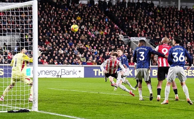 Keane Lewis-Potter trừng phạt sai lầm của hàng thủ Arsenal.