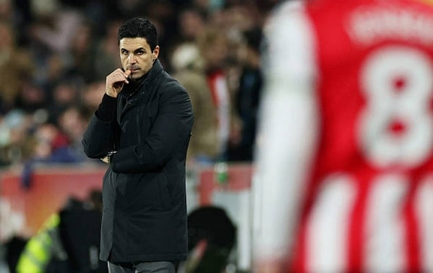 Arsenal bỏ lỡ cơ hội bứt phá trong cuộc đua vô địch Ngoại hạng Anh.