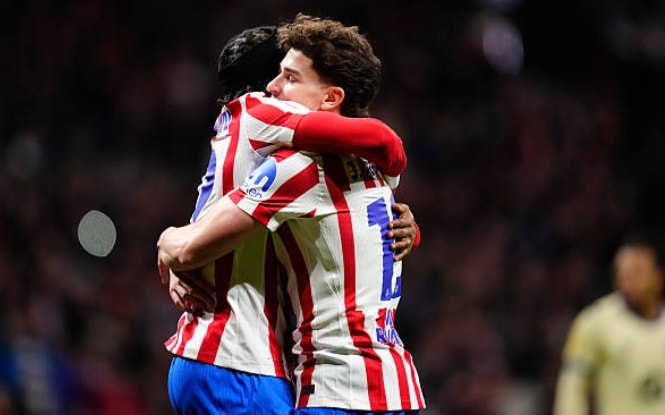 Cặp song tấu hủy diệt hàng phòng ngự Barca.