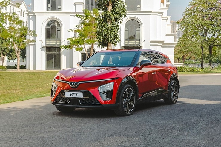 Chính sách miễn lệ phí trước bạ giúp người dùng tiết kiệm hàng chục triệu đồng khi mua VF 7