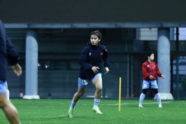 Trần Nhật Lan học hỏi kinh nghiệm từ các đàn chị để hướng tới VCK Asian Cup nữ 2026