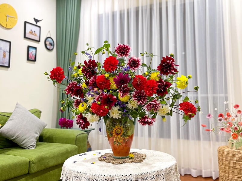 Cách cắm hoa ngày Tết đẹp đơn giản tươi lâu đón tài lộc vào nhà