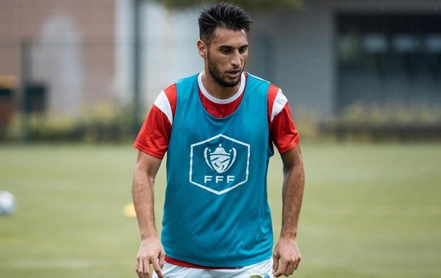 Trung vệ Julien Mouillon trong màu áo CLB tại Pháp muốn về V-League thi đấu