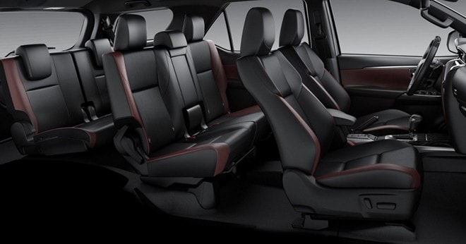 Khoang lái hiện đại với màn hình giải trí cỡ lớn