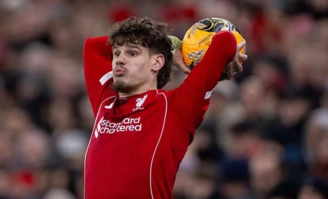 Milos Kerkez có trận đấu xuất sắc.