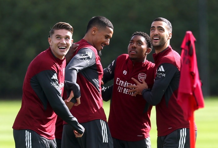 Arsenal sẽ xoay tua đội hình vào đêm nay.