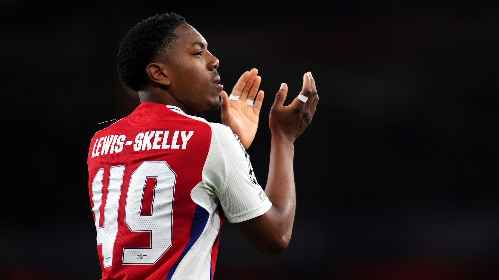 Lewis-Skelly nên được thử sức ở tuyến giữa.