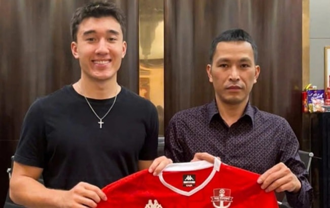 Camilo Minh trong trang phục thi đấu của CLB Hải Phòng tại V-League