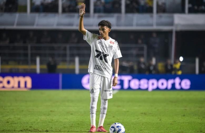 Robinho Jr có tiềm năng to lớn và đang được rèn giũa cạnh Neymar.