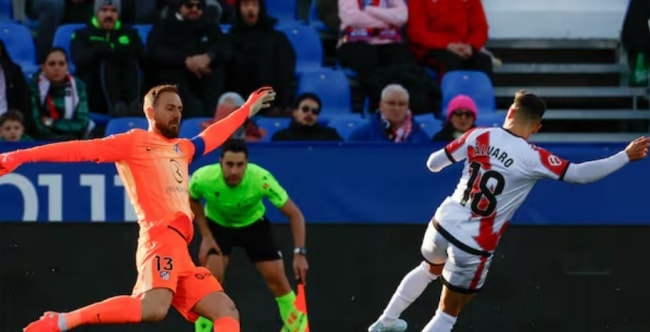Atletico Madrid nhận thất bại tủi hổ trước Rayo Vallecano.