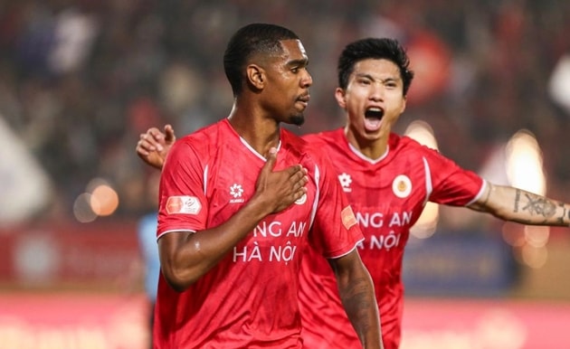 Công an Hà Nội dẫn đầu bảng xếp hạng V-League 2025/26 sau giai đoạn lượt đi.