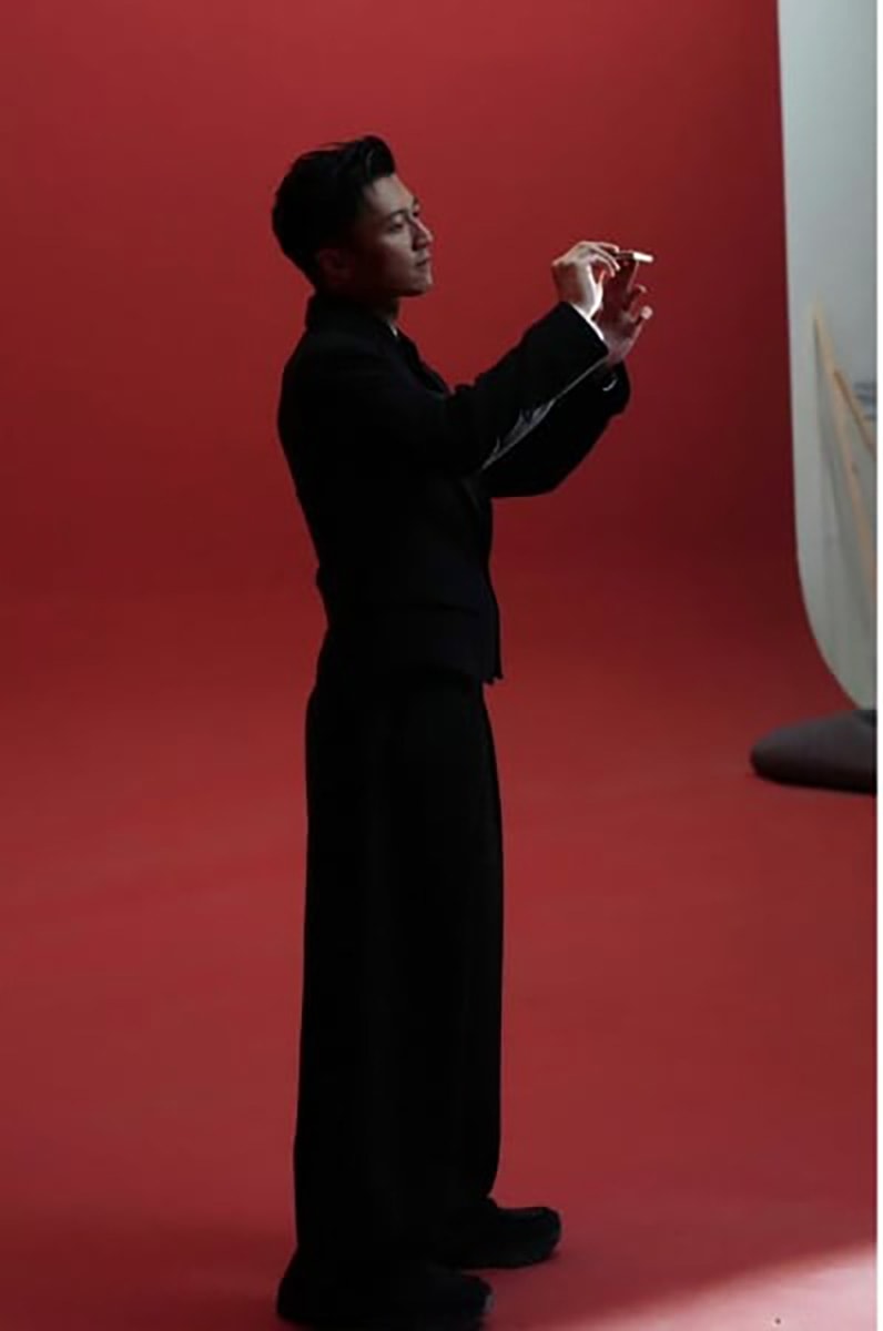 Hình ảnh thực tế HONOR Magic V6 trên tay người nổi tiếng