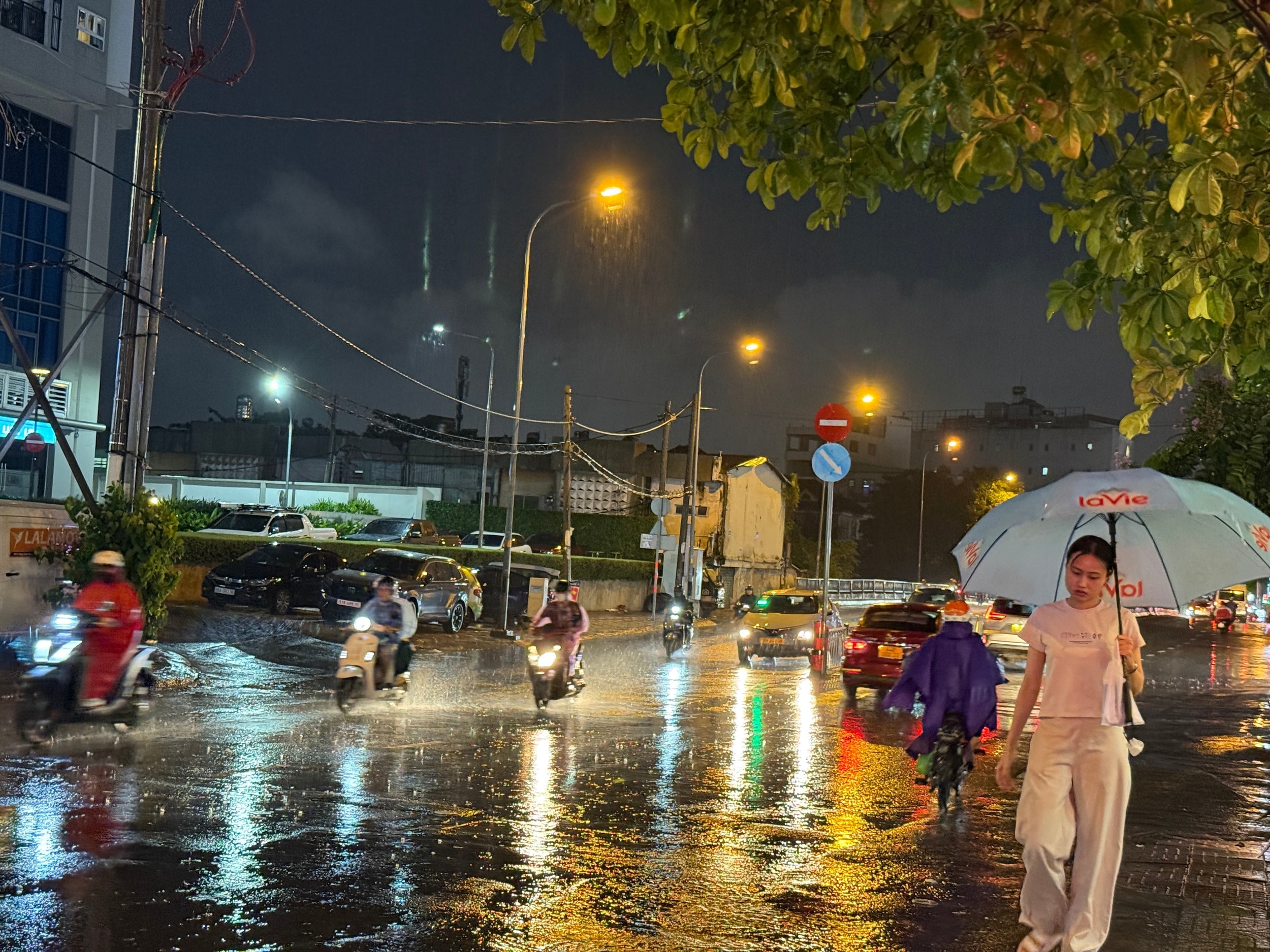 Dự báo thời tiết mùng 2 Tết 2026: Miền Bắc rét 13 độ, Nam Bộ nắng nóng