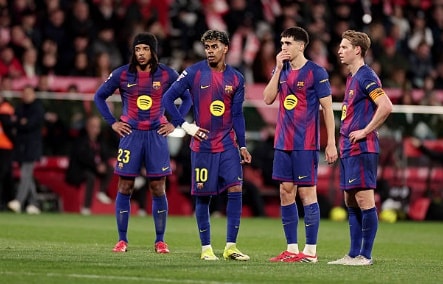 Barcelona thất bại 1-2 trước Girona trong trận derby Catalan, đánh mất ngôi đầu bảng La Liga.