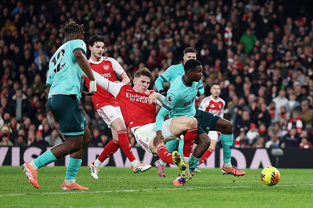 Bầy sói luôn biết cách làm khó những ông lớn.