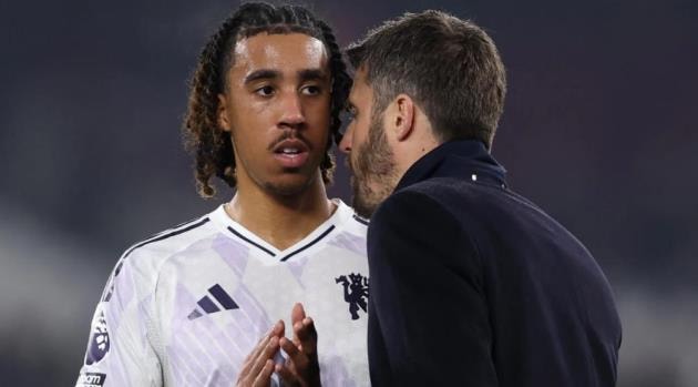 Michael Carrick áp dụng phong cách quản lý linh hoạt tại Manchester United.