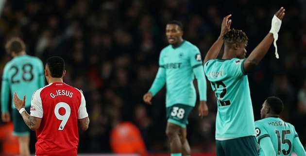 Arsenal cần tránh mắc sai lầm giống như lượt đi.