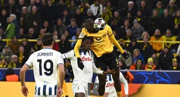 Serhou Guirassy ăn mừng bàn thắng mở tỷ số cho Borussia Dortmund.