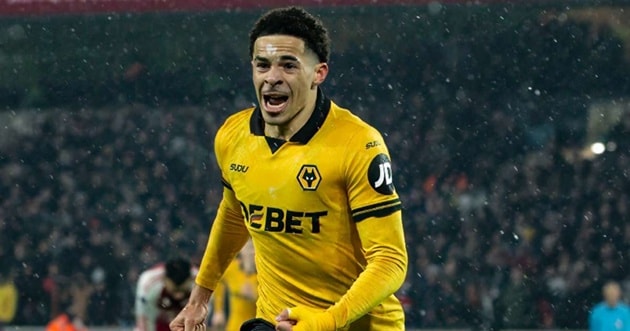 Tom Edozie ghi bàn thắng quan trọng vào lưới Arsenal trong ngày ra mắt Ngoại hạng Anh