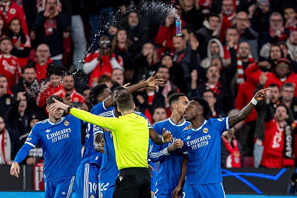 Bóng đá châu Âu có thể lần đầu tiên chứng kiến án phạt cấm thi đấu 10 trận vì phân biệt chủng tộc.