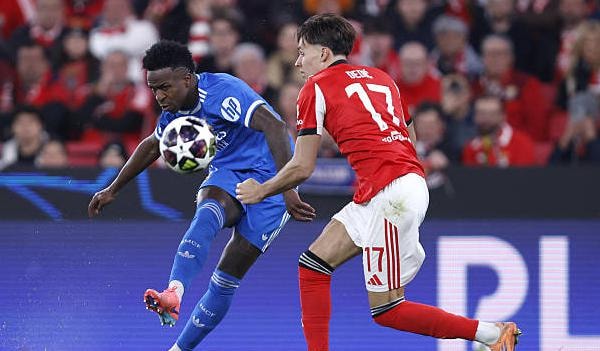 Vinicius Junior tỏa sáng rực rỡ trong màu áo Real Madrid tại các vòng đấu loại trực tiếp.