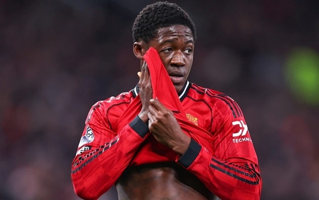 Kobbie Mainoo rạng rỡ thi đấu dưới sự dẫn dắt của Michael Carrick tại Manchester United.