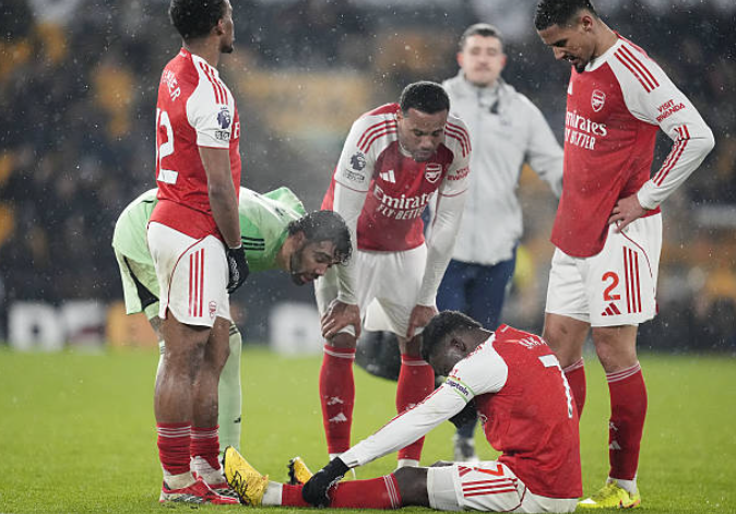 Arsenal để mất điểm đáng tiếc tại Molineux.