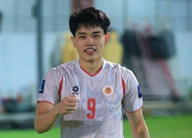 Đình Bắc thiếu may mắn để có bàn thắng cho riêng mình.