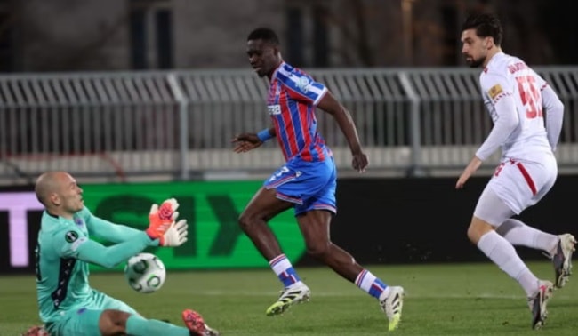 Crystal Palace bị Zrinjski Mostar cầm hòa 1-1 trong trận lượt đi play-off Conference League.