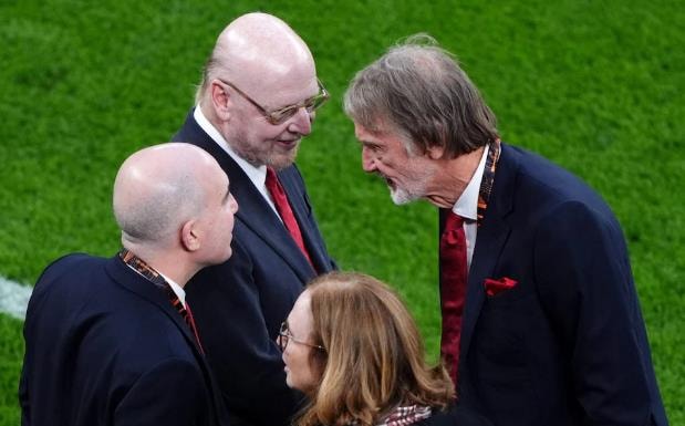 Tác động của những phát ngôn từ giới chủ đến giá trị thương mại của Manchester United.