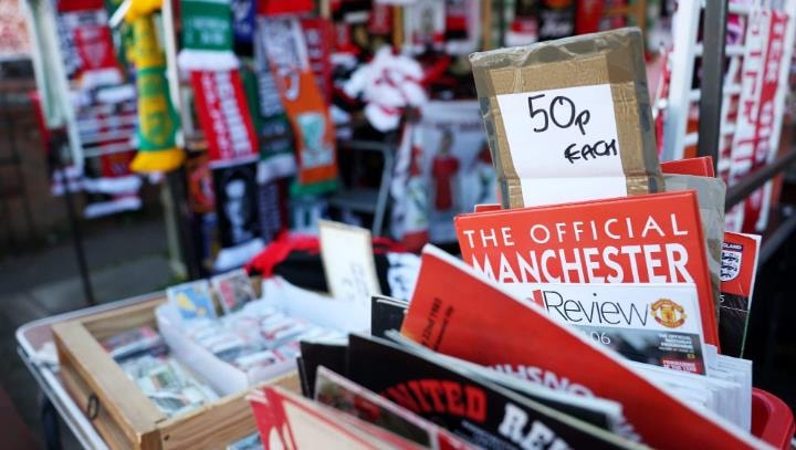 Tài chính của Manchester United chịu ảnh hưởng do không tham dự cúp châu Âu.