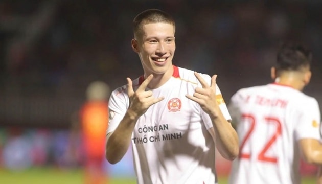 Cầu thủ Việt kiều Lee Williams trong buổi tập