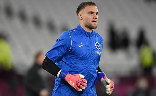 Thủ thành Bart Verbruggen đang được Chelsea theo dõi sát sao cho kế hoạch củng cố hàng phòng ngự.