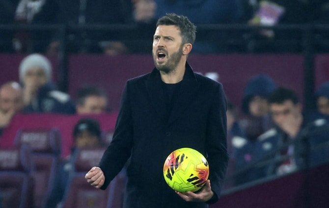 Michael Carrick đang thể hiện phong thái đĩnh đạc trên băng ghế chỉ đạo của Man Utd.