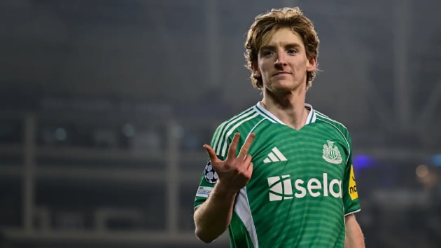 Cầu thủ Anthony Gordon, mục tiêu chuyển nhượng của Liverpool.