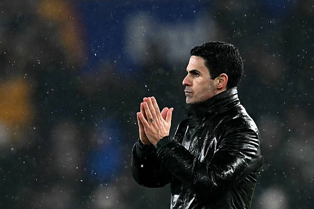 HLV Mikel Arteta đứng trước những canh bạc cả về tâm lý lẫn nhân sự trước trận derby Bắc London.