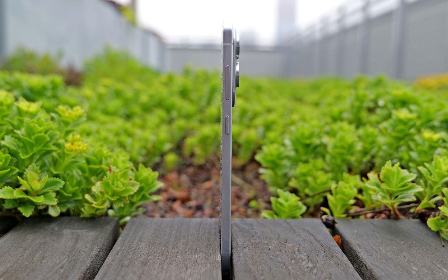 Độ mỏng ấn tượng của phiên bản Galaxy S25 Edge