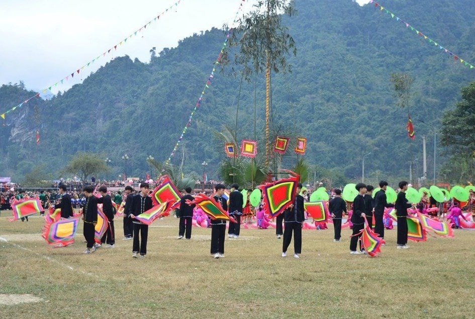 Đầu Xuân về Tuyên Quang trẩy hội với đồng bào Tày Thượng Lâm