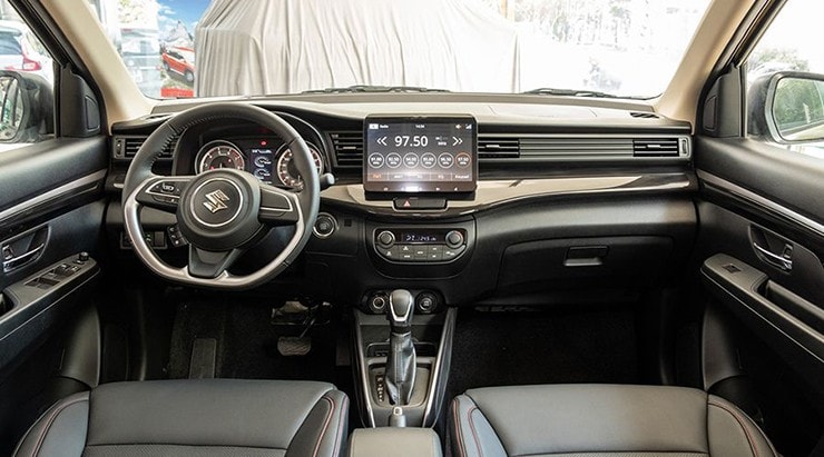 Hàng ghế thứ hai rộng rãi trên Suzuki XL7 Hybrid
