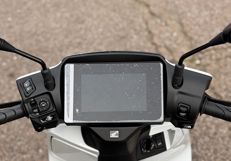 Màn hình TFT trên Honda CUV e: