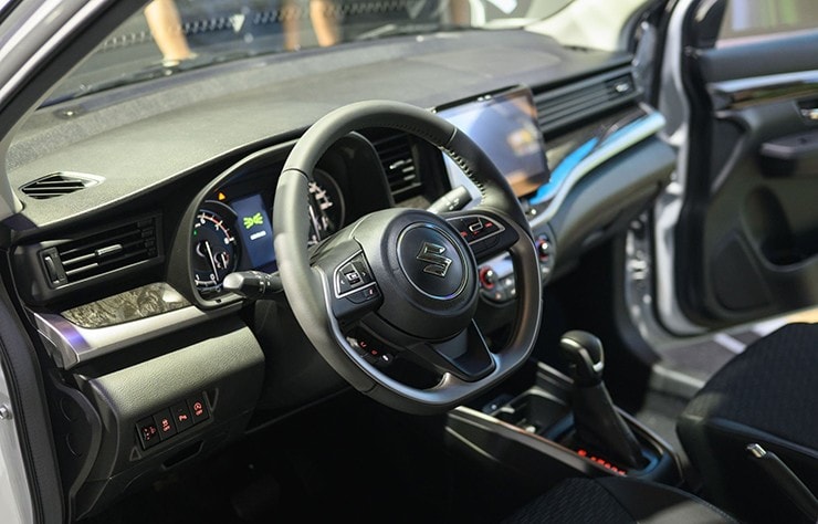 Không gian lái hiện đại trên Suzuki XL7 Hybrid