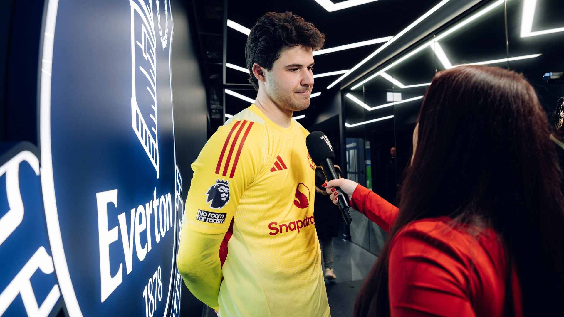 Thủ môn trẻ Senne Lammens đang dần trở thành chốt chặn tin cậy trong khung gỗ.