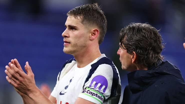 Van de Ven thiếu sự tôn trọng đối với những HLV của mình.