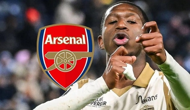 Rayan Fofana với khả năng dứt điểm ấn tượng trong màu áo Lens.