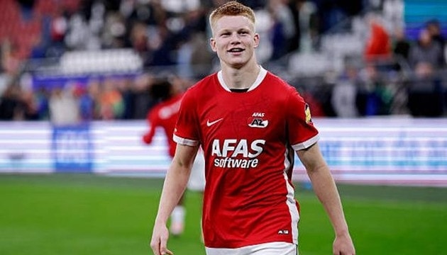 Kees Smit là mục tiêu chuyển nhượng hàng đầu của Manchester United cho vị trí tiền vệ trung tâm.