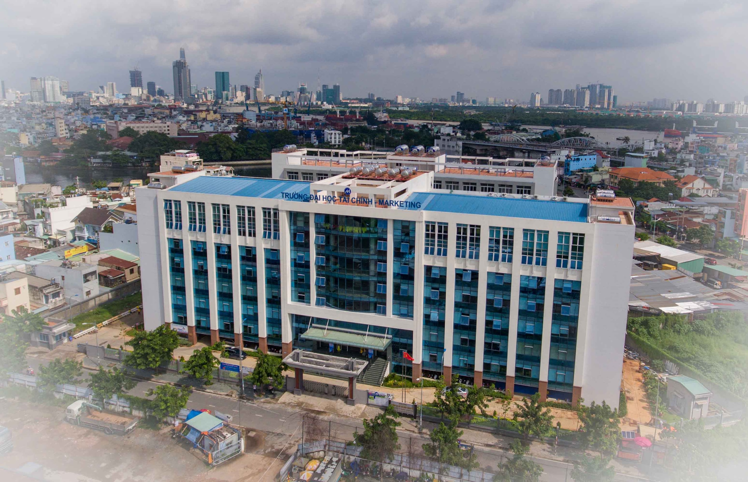 Học phí đại học 2026: Có trường dự kiến thu 130 triệu đồng/năm